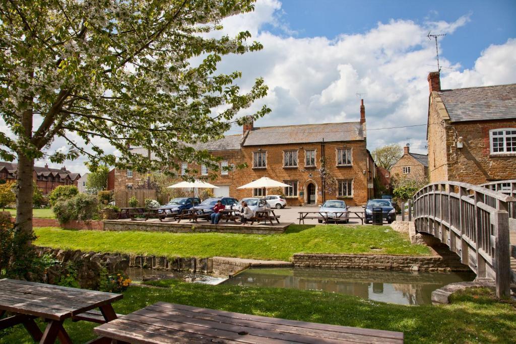The Nevill Arms 호텔 메드본 외부 사진